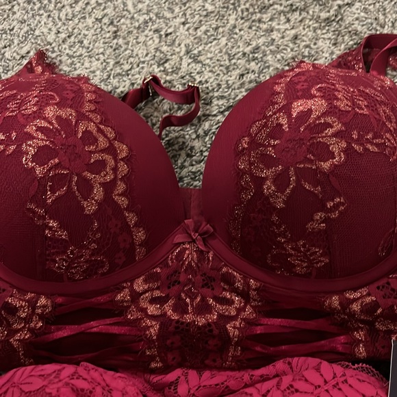 4 Cacique Bras Size 42B - Picture 4 of 4